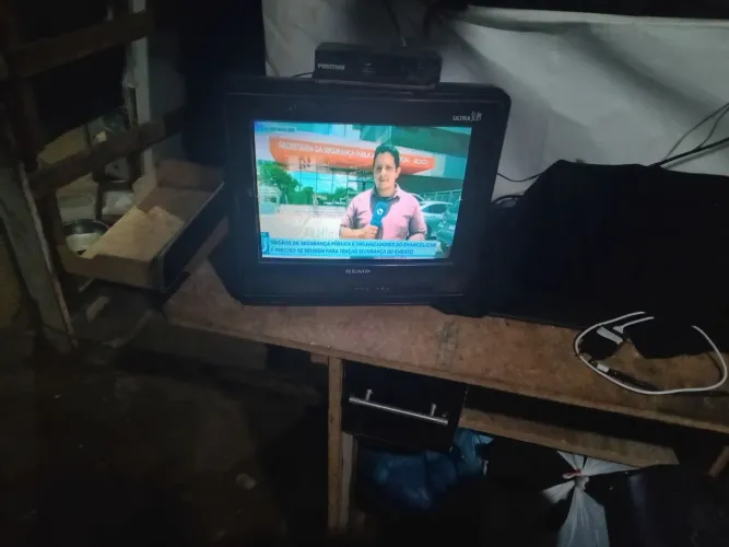 Tv de tubo 14 polegadas e converso .marca sempre funcionando 