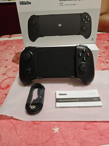 8BitDo ultimate mobile gaming controller