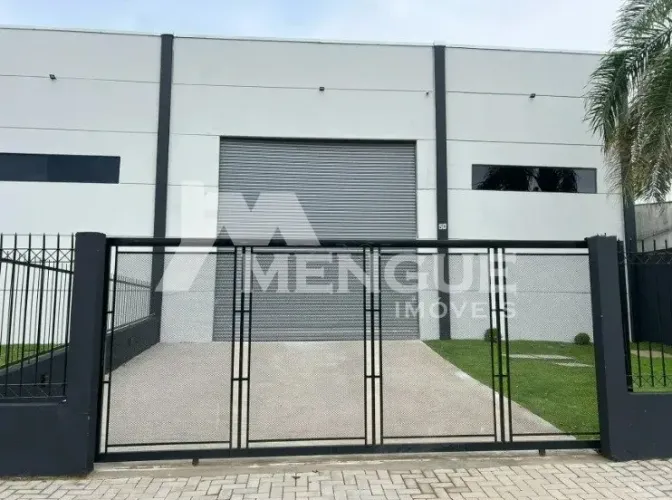Aluga-se Galpão/Depósito/Armazém com 240m² no Bairro Partenon por R$7.900,00.