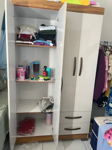 Vende se roupeiro