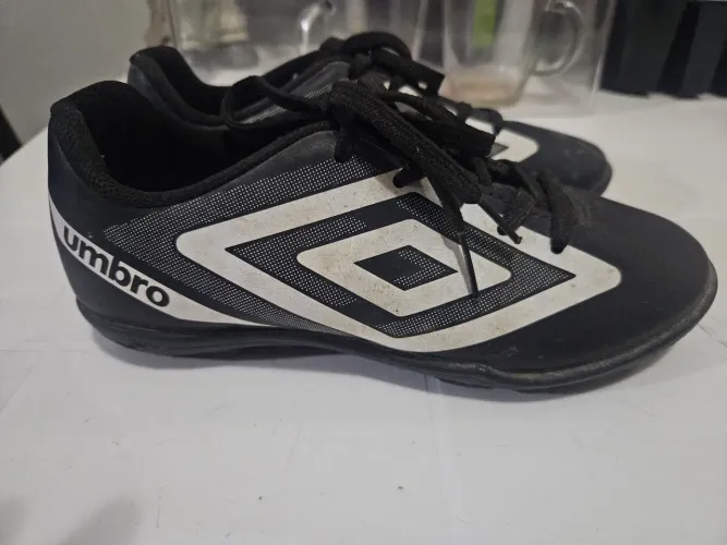 CHUTEIRA SOCIETY UMBRO INFANTIL TAMANHO 34