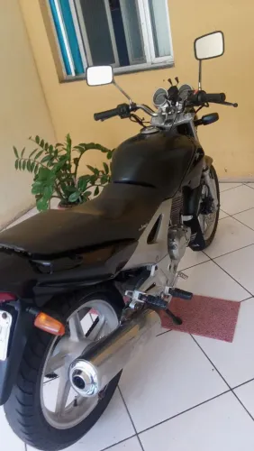 Vendo está moto que e muito boa de garagem que não ocupada muito espaço