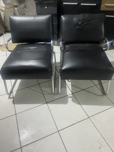 Vendo duas cadeiras com pé inox top