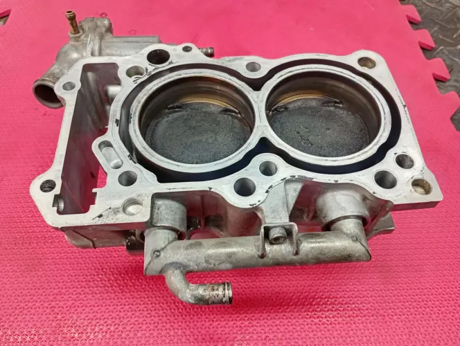 Cilindro com pistão e anéis burgman 650