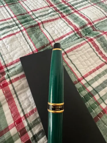 caneta tinteiro da marca Waterman Paris na cor verde, modelo vintage