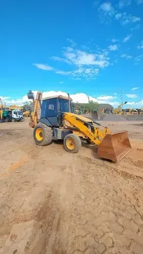 Retroescavadeira Jcb Cabine Fechada 4x2 Ano 2013