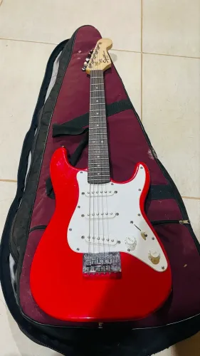 Guitarra Squier Mini Stratocaster by Fender - Vermelha