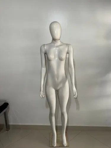 Manequim cara de ovo