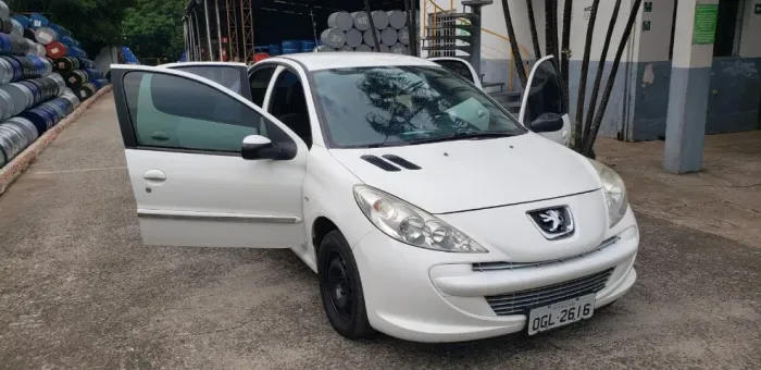 Peugeot 207 Sedan Passion XR 1.4 Flex 8V 4P 2012