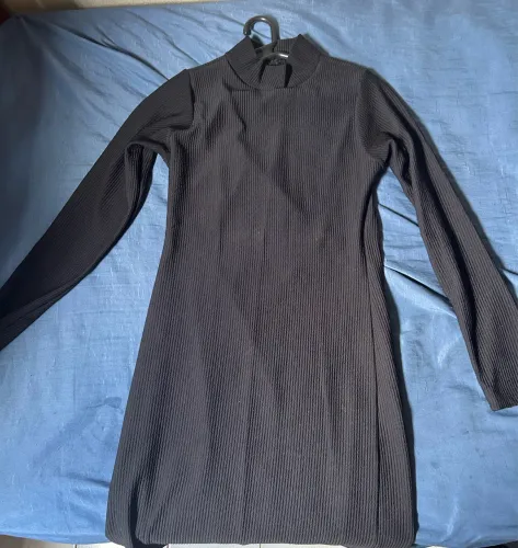 Vestido Canelado Preto com Costas Abertas Tam. M