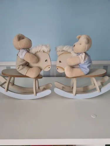 Cavalinhos de balanço com ursinhos,  decoração quarto infantil