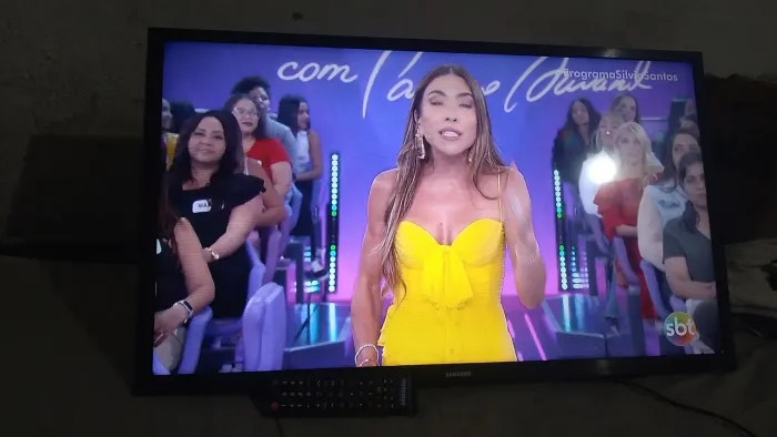 TV Samsung 32 polegadas srmart com controle.