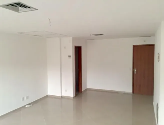 Comercial/Industrial de 30 metros quadrados no bairro Freguesia (Jacarepaguá)