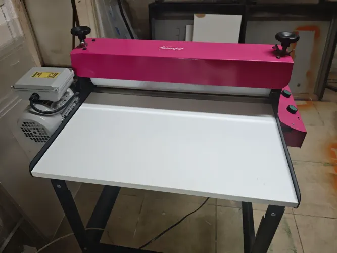 Máquina de corte e vinco elétrica boca de 60cm