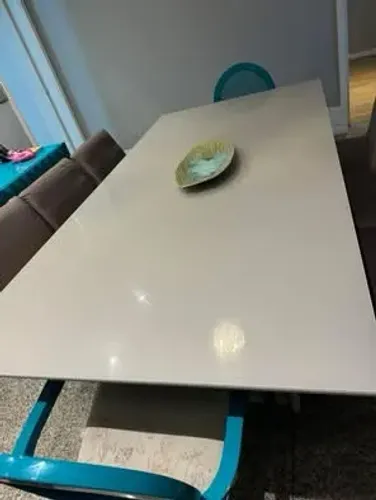 Mesa de Jantar com 8 Cadeiras (Tampo Off-White e Cadeiras Tiffany) - Oportunidade!