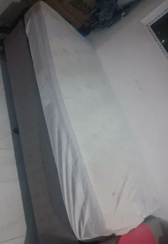 Vende-se Colchão de Solteiro (Acompanha Base Grátis) ?