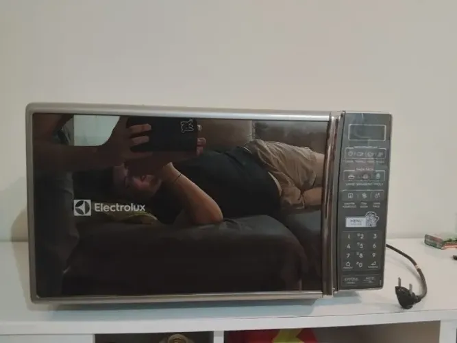 Microondas seminovo bem conservado