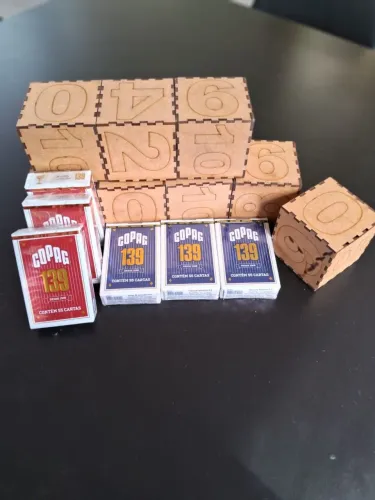 Kit com 6 Baralhos Copag 139 Lacrados + 8 Caixinhas em MDF |