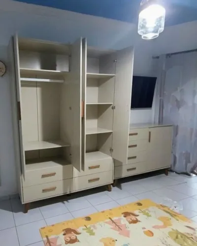 Guarda-roupas infantil 4 portas usado