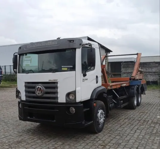 VW 24.280 ano 2020, 6x2, com Poliguindaste duplo, no RJ