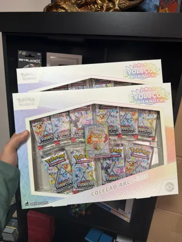 2 unidades Box Eevee Prismáticas