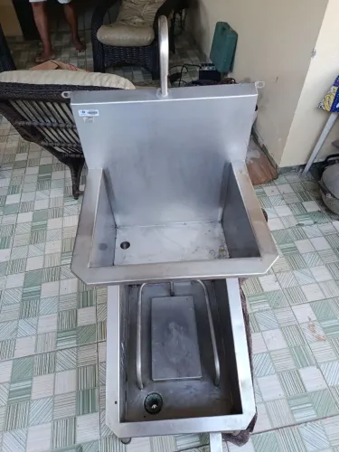 Pia com Lavador de botas em inox