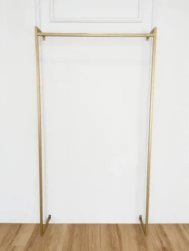 Arara de parede dourada