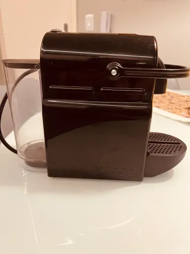 Cafeteira Nespresso semi nova