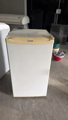MINI GELADEIRA/ FRIGOBAR