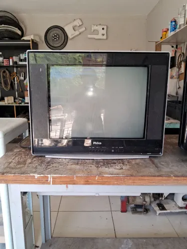 Vendo duas TVs de 20" pra concerto,pararam de funcionar.