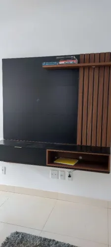 Painel de madeira ripado/ semi novo 