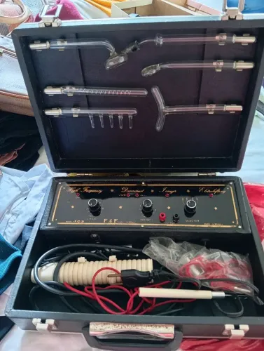 Vendo aparelho de limpeza de pele modelo FC.3 INTENSIT