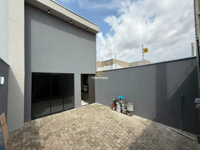 Casa 02 Quartos sendo 01 Suíte Plena com Área Privativa Plano Diretor Sul