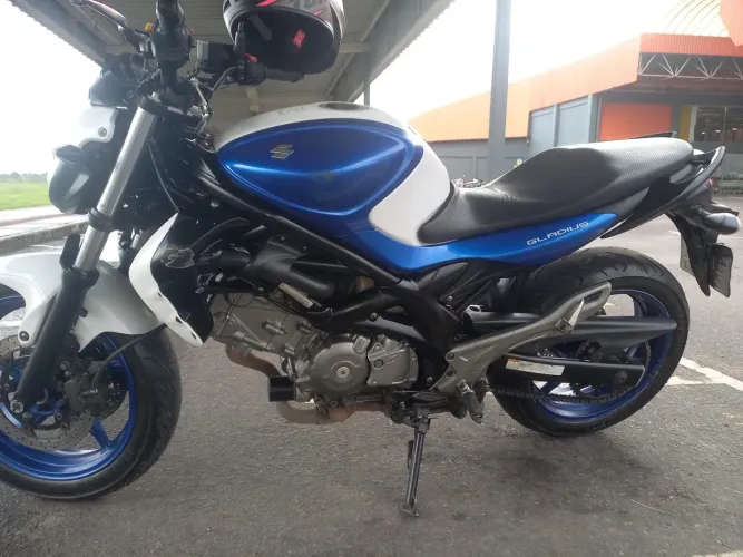 Suzuki Gladius