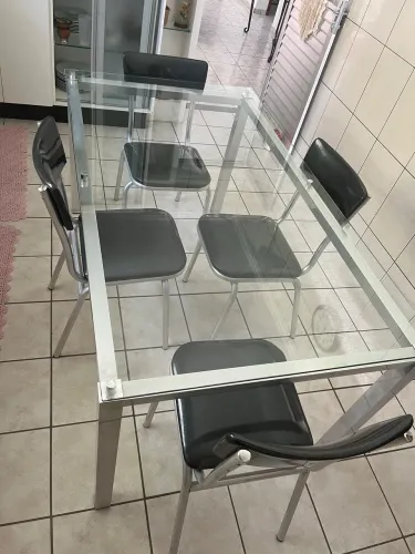 Mesa de jantar de vidro