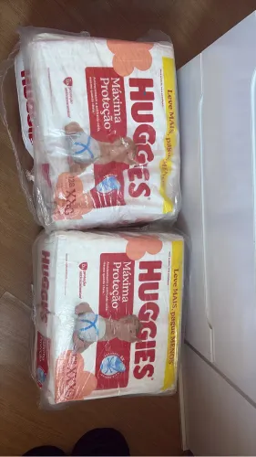 2 pacotes de fraldas HUGGIES XXXG