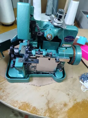 Máquina overloque semi industria + Máquina Singer Doméstica antiga 5808cl 