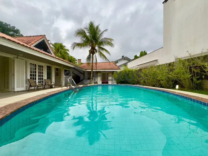 Casa térrea com piscina e área gourmet no Jardim Pernambuco I, Guarujá