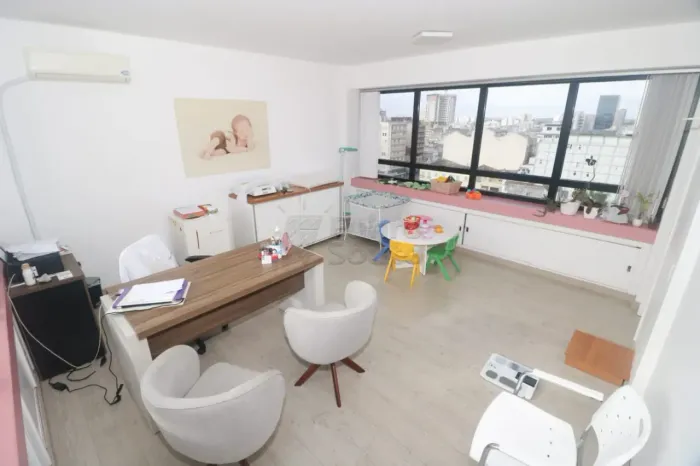 Sala Comercial Mobiliada no Centro de Pelotas com Vista Privilegiada e Excelente Localizaç