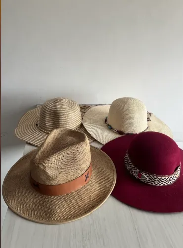 Kit com 4 chapéus femininos