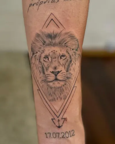 Tatuagem fine line e microrealismo