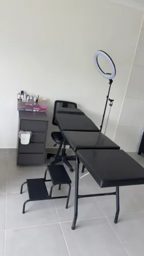 Maca, escada e cadeira