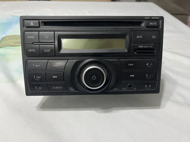 Rádio original nissan livina