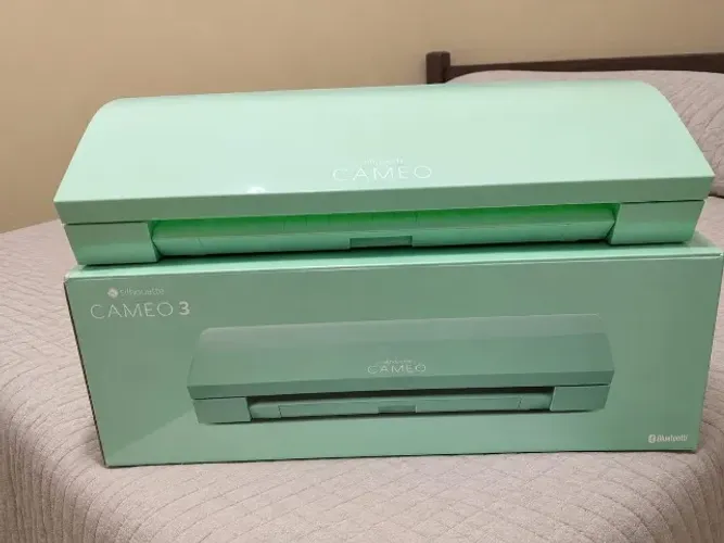 Silhouette Cameo 3 em ótimo estado de conservação!