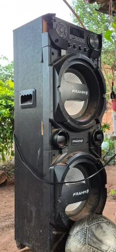 Caixa de som grande frahn