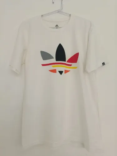 camisas Adidas e Nike, todas tamanho M