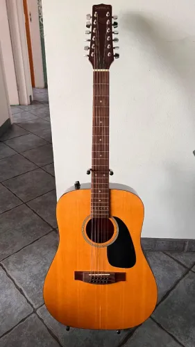 Violão Samick elétrico, 12 cordas. Acompanha jogo de cordas novo e bag.