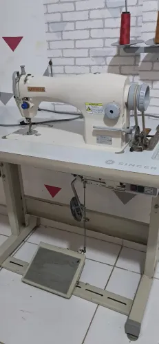 Maquina de costura reta