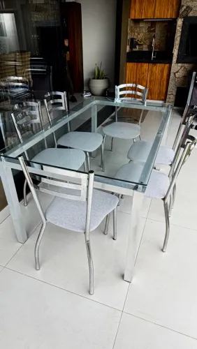 MESA DE JANTAR COM TAMPO DE VIDRO + 6 CADEIRAS