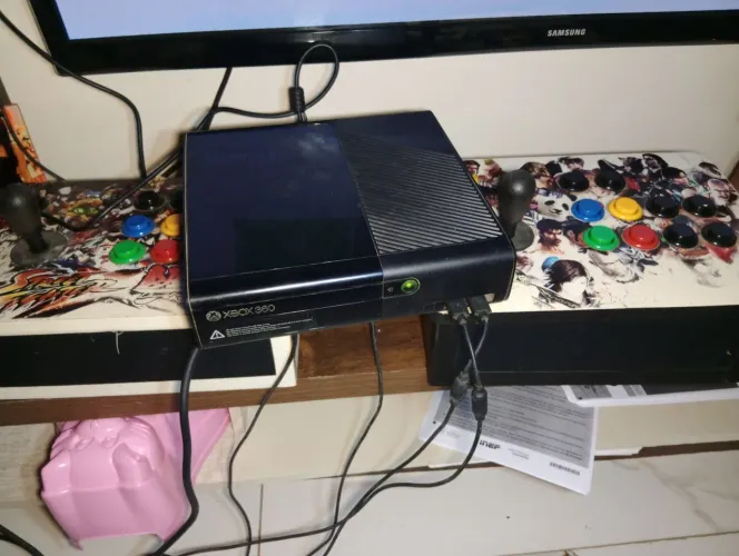 Vendo Xbox 360 2 controles de arcade BARATO